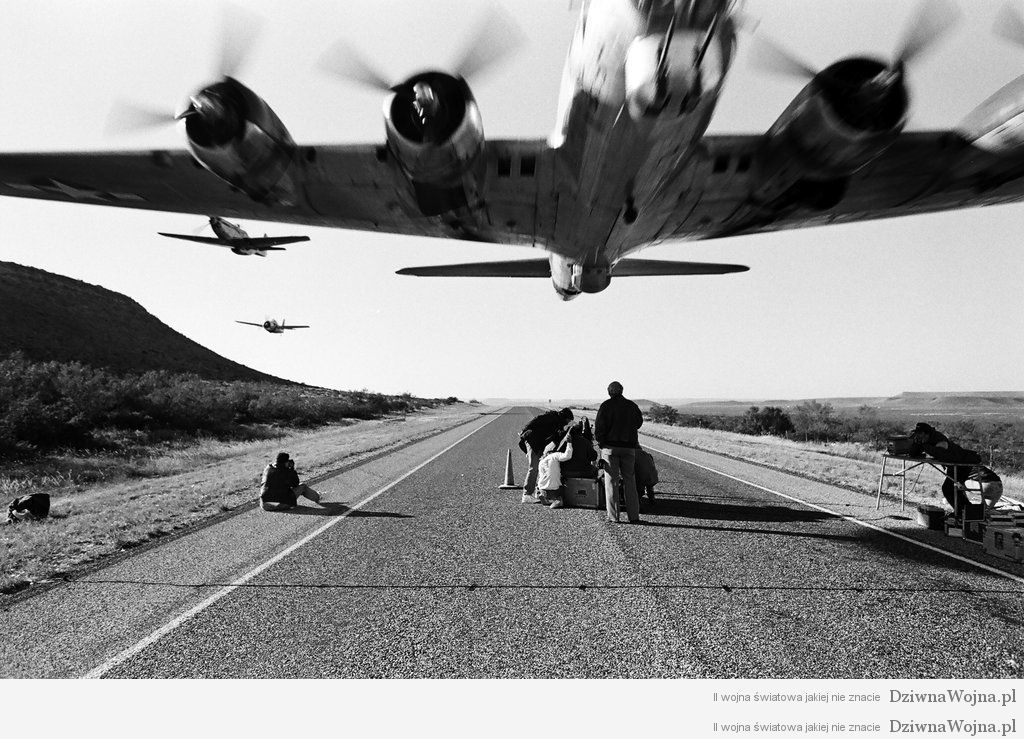 https://dziwnawojna.pl/wp-content/uploads/2013/03/Boeing-B-17G-podczas-niskiego-przelotu-2.jpg
